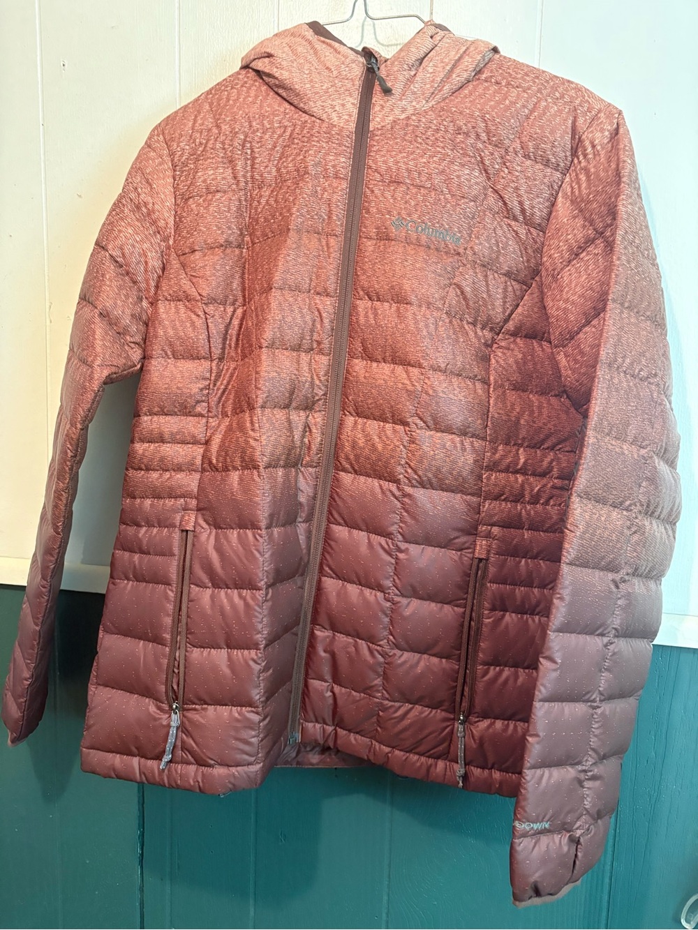 Columbia Womenโs Dusty Rose Quilted Hooded Puffer Jacket
